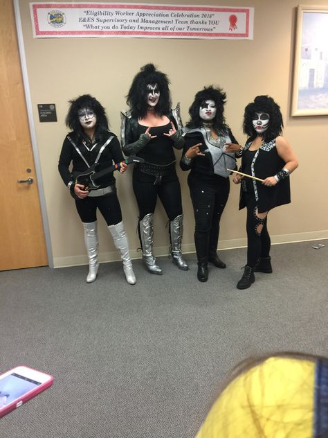 Kiss, Kiss costume, group costume, Halloween costume Kiss Costume Family, Kiss Halloween Costumes Diy, Kiss Halloween Costume Women, Kiss Costume Women, Kiss Group Costume, Kiss Band Costume Diy, Kiss The Band Costumes Diy, Kiss Band Costume, 70s Costumes