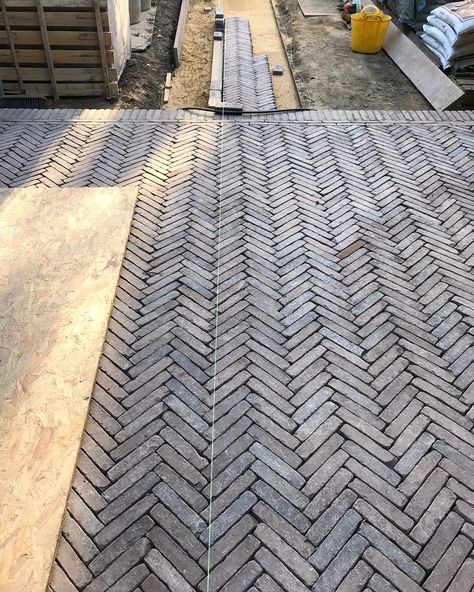 Stefano Marinaz | London on Instagram: “...meanwhile in South Kensington, London, the herringbone brick paving is coming together, very exciting!! . . . #herringbone #brickpaving…” Paving Brick Ideas, Herringbone Brick Paving, Herringbone Paving Patio, Herringbone Garden Paving, Herringbone Block Paving, Brick Paving Ideas Outdoor, Driveway Herringbone, Brick Paving Patterns, Herringbone Brick Walkway