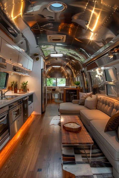 Cool Campers Interior, Cool Rvs Rv Interior, Retro Rv Interior, Small Camper Interior, Airstream Motorhome, Luxury Mobile Homes, Airstream Restoration, Boat House Interior, Airstream Remodel