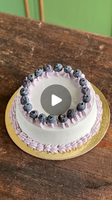 Parth Bajaj on Instagram: "My go to Eggless Vanilla cake sponge recipe❤️ (No eggs, no condensed milk, no butter, no curd) You can use this for any kind of cake as a base :) . I have used my trusty @magiccoloursindia for giving it a colourful twist, and added a few blueberries on top to garnish it! . Ingredients- 124 grams Maida 3/4 Tsp baking soda 1/2 Tsp salt 2/3 Cup or 130 grams castor sugar 2 Tsp Vinegar (for making buttermilk) 160 grams or 2/3 cup milk 80 ml vegetable oil or 1/3 cup 1 Tsp vanilla extract 1 Tsp Vinegar Purple gel colour - @magiccoloursindia  . This is too easy and versatile!! Do try! #Ad #cake #baker #baking #cakes #vanilla" Cake Sponge Recipe, Making Buttermilk, Cakes Vanilla, Cake Sponge, Sponge Recipe, Blueberry Cake Recipes, How To Make Buttermilk, Baking Cakes, Blueberry Cake