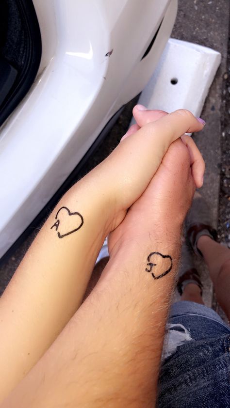 Henna Tattoo Designs For Couples, Maching Tattoos Henna, Henna Couple Tattoo, Henna Tattoo Easy Simple, Hanna Art Henna Tattoos, Matching Henna Tattoos Couple Tat, Cute Easy Henna Designs Simple, Henna Designs Best Friends, Couples Henna Tattoo