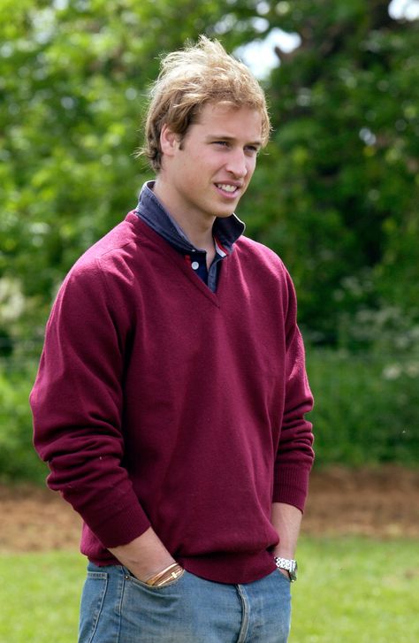 Prince William Family, Royal Family Portrait, Cambridge Family, Principe William, Wales Family, Prince William And Harry, Prince Williams, Royal Family News, Young Prince