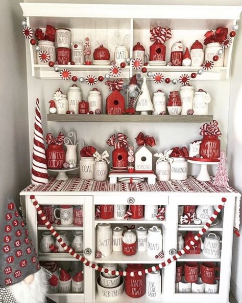 Rae Dunn Christmas Display, Christmas Hutch, Christmas Hot Chocolate Bar, Rae Dunn Christmas, Gingerbread Christmas Decor, Christmas Tray, Christmas Hot Chocolate, Christmas Tree Decorations Diy, Navidad Christmas