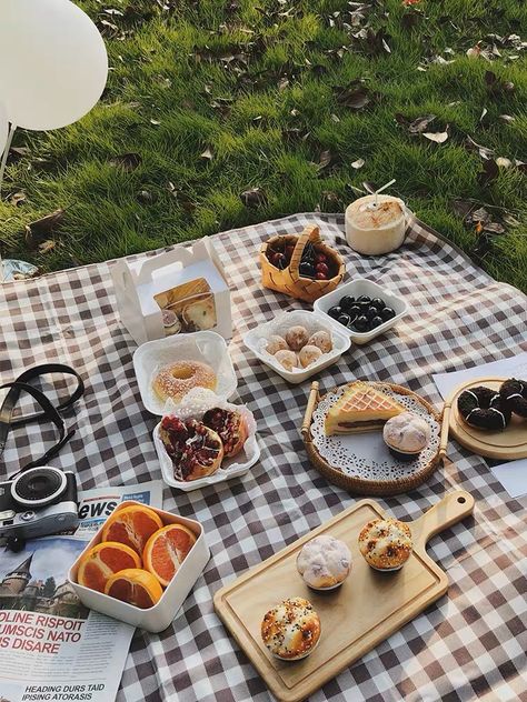 Picnic Date Food, Spring Music, Picnic Essentials, Cheap Carpet, Camping Mat, Picnic Mat, Camping Picnic, Outdoor Picnics, Beach Blanket