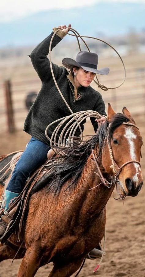 Cowgirl Artwork, Female Cowboy, Cowgirl Photography, Western Images, Real Cowgirl, Woman Riding Horse, Western Womens Fashion, Cute Cowgirl Boots, Cowgirl Pictures