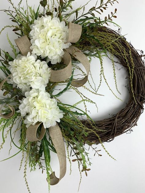 Hydrangea Wreath Diy, Wildflower Wreath, Pvc Pipes, Door Wreaths Diy, Pretty Wreath, Hydrangea Wreath, Flower Ball, Spring Tulips, Everyday Wreath