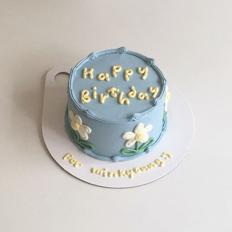 Cake Minimal Korea, Korean Bday Cake, Promotion Cake, Cake Hbd, Cake Korea, Korea Cake, Cake Bday, Cake Bento, Minimal Cake