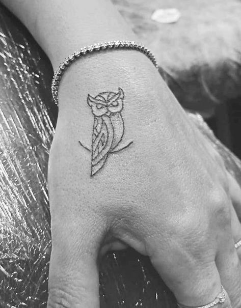 Minimalist small owl hand tattoo by @chuckytattoo1 Simple Owl Tattoo, Mens Owl Tattoo, Owl Tattoo Meaning, Barn Owl Tattoo, Athena Tattoo, Cute Owl Tattoo, Tattoo Ideas Males, Our Mindful Life, Owl Tattoo Design