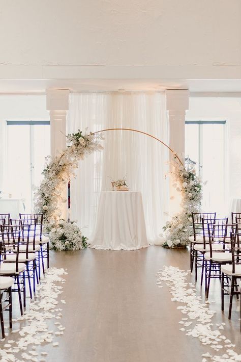 Circular Arch, Timeless Elegant Wedding, Wedding Cigars, Elegant Wedding Themes, Floral Arch Wedding, Classic Elegant Wedding, Arch Flowers, Romantic Candles, Wedding Dress Train