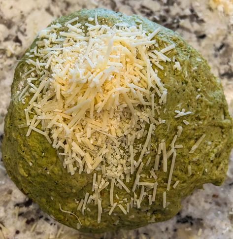 Pesto Cheese Bread - Sourdough and Mor Pesto Sourdough Bread, Sourdough Dutch Oven Bread, Sourdough Dutch Oven, Pesto Sourdough, Artichoke Bread, Sourdough Breads, Discard Recipe, Pesto Cheese, Oven Bread