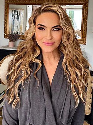 Selling Sunset Hairstyles, Chrishell Stause Hair, Blond Highlights, Chrishell Stause, Long Sleek Hair, Warm Highlights, Sunset Hair, Hair Fair, Selling Sunset