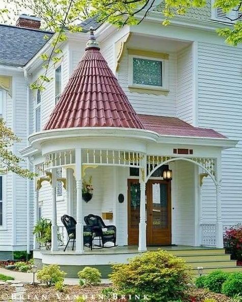 Victorian Porch Ideas, Brick Foundation, Porch Gazebo, Victorian Porch, White Porch, Porch Sitting, Decorating Home, Charming House, Kitchen Home Decor