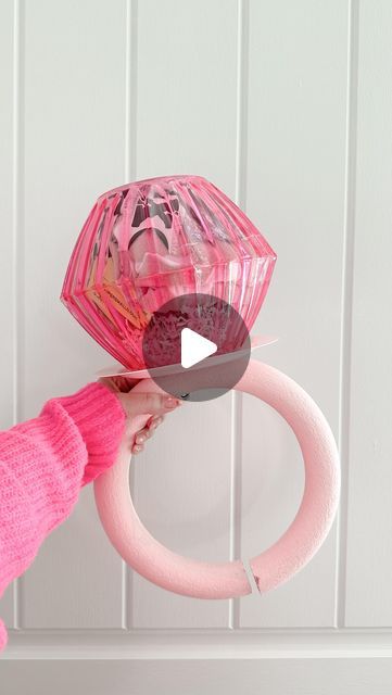 Aurelie Erikson on Instagram: "DIY Dollar Tree Ring Pop 🍭💍 Nothing says Be My Valentine like a GIANT Ring Pop! 💕🍬 Dollar Tree shopping list 🛍️ * 2 plastic bowls * 1 plastic plate (comes in a package of 5) * 1 styrofoam hoop * Acrylic paint * Hot glue * Packaging tape Adorable bookmark @theglittermark 💘 Share & Tag a friend who loves a easy DIY 🫶🏼 . . . . . . . . . #dollartreediy #dollartreecrafts #valentinecrafts #valentinegift #kidsgifts #kidscrafts #diycraft #diyitsvalentines #craftygirl #amazonfinds #amazonfashion #imadethis #girlyaesthetic #diyringpop #ringpop #diyvalentine #diyhomedecor #pinkobsessed" Ring Gift Ideas Packaging, Dollar Tree Diy Bridal Shower Decor, Dollar Tree Ring Pop Diy, Diy Giant Ring Pop, Ring Pop Diy, Engagement Gifts Diy, Ring Pop Gift, Giant Ring Pop, Aurelie Erikson