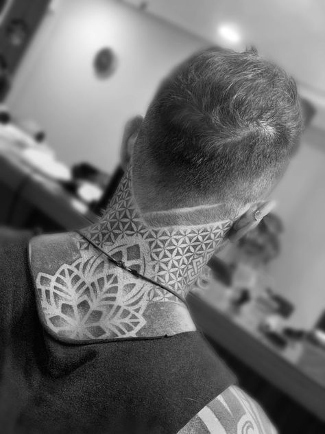 Rear Neck Tattoo Men, Men Tattoo Neck, Mandala Neck Tattoo Men, Neck Tattoo Back, Geometric Tattoo Neck, Tattoo Back Tattoo, Calf Tattoo Ideas, Mandala Tattoo Men, Front Neck Tattoo