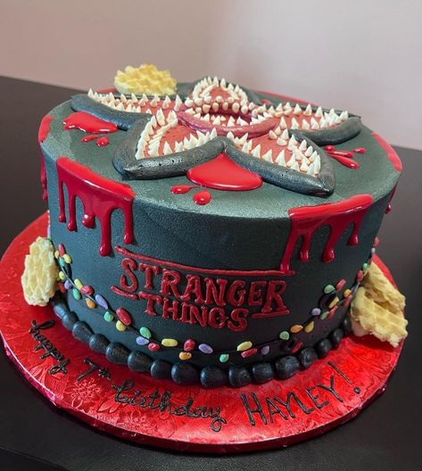 Scarlet Witch Birthday Cake, Stranger Things Bday Cake, Birthday Cake Stranger Things, Stranger Things Sheet Cake, Stranger Things Cake Ideas Easy, Stranger Things Birthday Party Ideas Decoration, It Cake, Stranger Things Birthday Cake Ideas, Stranger Things Birthday Party Cake