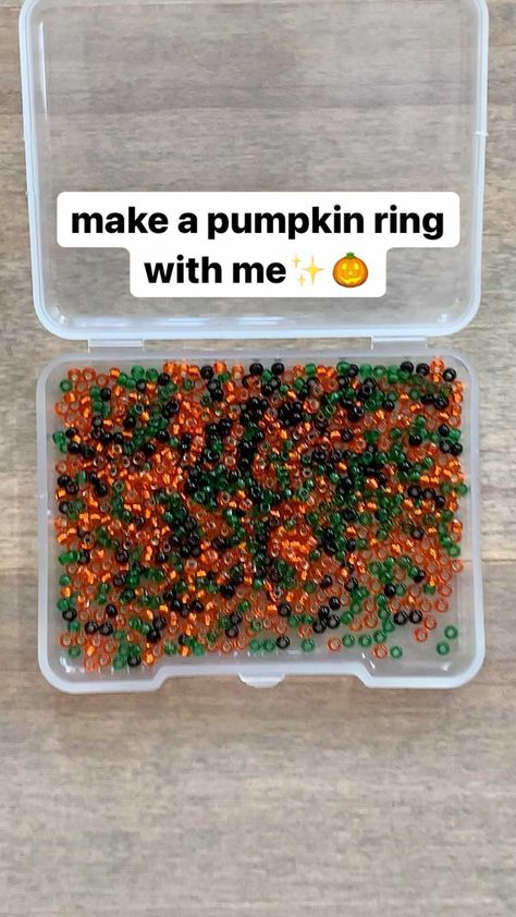 Pumpkin Bead Pattern, Halloween Rings Diy, Pumpkin Seed Bead Bracelet, Fall Bead Jewelry, Beaded Bracelets Fall, Fall Beaded Bracelet, Making Rings With Beads, Fall Seed Bead Bracelets, Diy Fall Jewelry