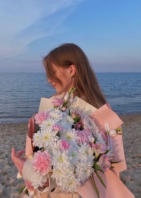 Flipagram Instagram, Flower Therapy, Beautiful Bouquet Of Flowers, Luxury Flowers, Flower Phone Wallpaper, Bouquet Of Flowers, Insta Photo Ideas, Photoshoot Poses, Aesthetic Photo