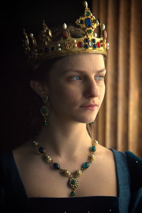 Faye Marsay as Queen Anne Neville. "The White Queen", Starz, 2013. The White Queen Starz, Faye Marsay, Anne Neville, Queen Movie, Psalm 22, Elizabeth Woodville, The White Queen, The White Princess, Wars Of The Roses