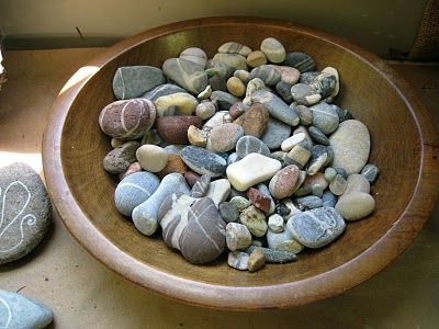 ./. Bowl Of Rocks Decor, Displaying Rocks, Rock Bowl, Rock Collection Display, Fem Aesthetic, Art From Nature, Down By The Bay, Polished Rocks, Rock Projects