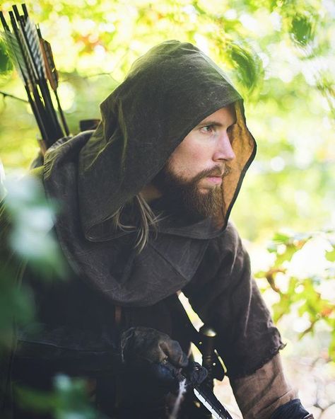 Fell & Fair op Instagram: "“It would take more than a few days, or weeks, or years, of wandering in the Wild to make you look like Strider,' he answered. 'And you…" Medieval Ranger, Medieval Hood, Medieval Fantasy Clothing, Post Apocalyptic Clothing, Bushcraft Kit, Butterfly Live, Apocalyptic Clothing, Medieval Aesthetic, Larp Costume