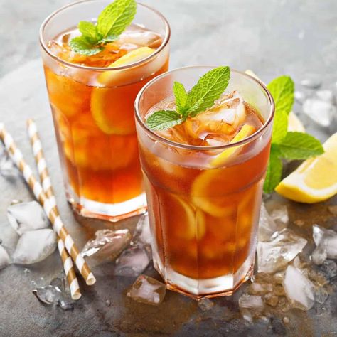 It’s the Good, Good Life: How to Make Easy Sun Tea Mcdonalds Sweet Tea, Air Lemon, Ginger Tea Recipe, Southern Sweet Tea, Instant Tea, Sun Tea, Iced Tea Recipes, Kentucky Derby Party, Peppermint Tea