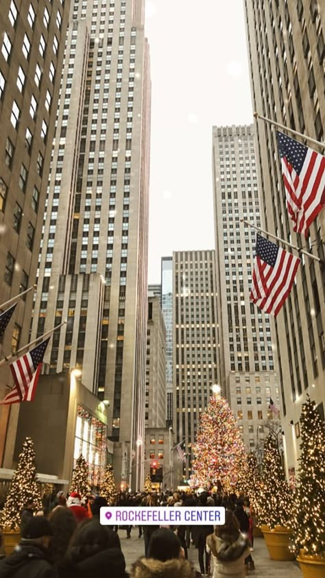 New York In Christmas Aesthetic, New York Xmas, Nyc Christmas Aesthetic, Christmas New York City, New Year New York, Nyc Xmas, New York At Christmas, Christmas New York, Christmas In Nyc