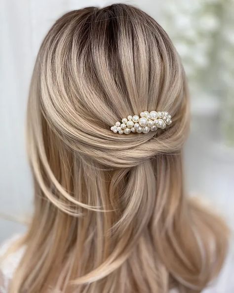 Bridesmaid Pearl Hair, Pearl Hair Combs Wedding, Pearl Bridal Hair Accessories, Straight Hair Wedding Styles, Wedding Hair Pearl, Straight Wedding Hair, Gold Wedding Headband, Hair Pearls, Glam Ideas