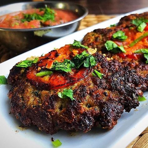 Chapli Kebab, Patty Food, Pakistan Tourism, Chicken Shed, Cocktail Desserts, Food Garnishes, South Asian, The Shape, Tandoori Chicken