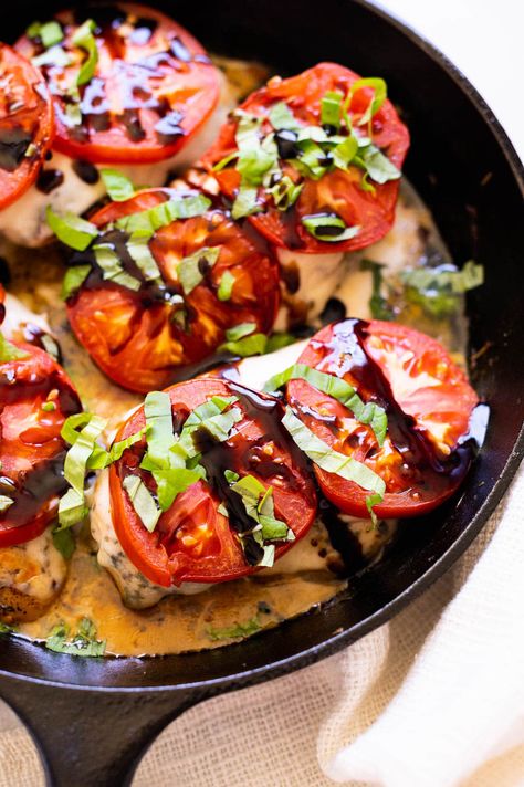 Baked Chicken Caprese Chicken Zucchini Tomato, Baked Chicken Caprese, Tomato Basil And Mozzarella, Chicken Caprese Recipe, Chicken With Tomatoes, Baked Caprese Chicken, Healthy Italian Recipes, Chicken Caprese, Caprese Recipes