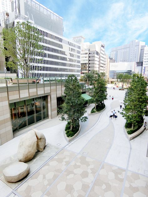 TOKYO MIDTOWN HIBIYA | Landscape Design Inc. Plaza Paving Design, Office Landscape Outdoor, Concrete Pavers Walkway, Pavers Walkway, Walkway Designs, Landscape Plaza, Cool Backyard, Urban Courtyards, Commercial Landscape Design