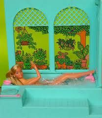 Barbie Beauty Bath. Pumping the thing behind the towel rack a hundred million times led to a few bubbles. Barbie Bath, Accessoires Barbie, Barbie Playsets, 70s Toys, Beauty Bath, Childhood Memories 70s, Nostalgic Toys, Baby Shampoo, Barbie Dream