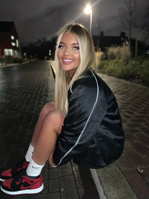 Mia Woodhall Outfits, Blonde Latina Aesthetic, Blonde Chavvy Girl, Blonde Baddie Aesthetic, Roadman Girl, Mia Woodhall, Baddie Blonde, Blonde Baddie, Blonde Latina