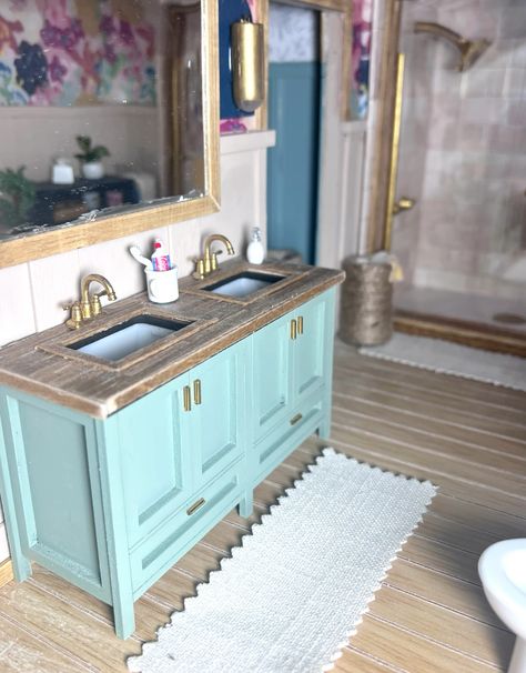 Allison Jr Dollhouse, Bratz House, Doll House Bathroom, Witch Dollhouse, Dollhouse Makeover, Dollhouse Bathroom, Doll House Ideas, Diy Miniatures, Modern Witch