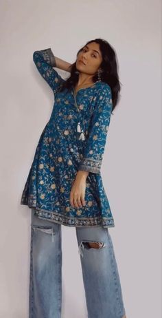 Get ready to elevate your style with these chic preppy outfits! Discover classic, old money aesthetic looks that are so on trend, and perfect for any occasion. Purple Kurti Aesthetic, Modest Kurti Designs, Lehenga With Kurta, Indian Kurtis Aesthetic, Modest Outfits Indian, Casual Kurtis For College Pakistani, Everyday Desi Outfits, Asthetic Kurta With Jeans, Transparent Kurti With Inner