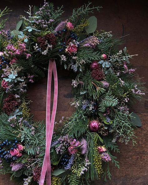 Homemade Christmas Wreaths, Christmas Door Wreaths, Christmas Inspo, Xmas Wreaths, Christmas Flowers, Christmas Wreaths Diy, Christmas Door, Christmas Deco, Holiday Decor Christmas