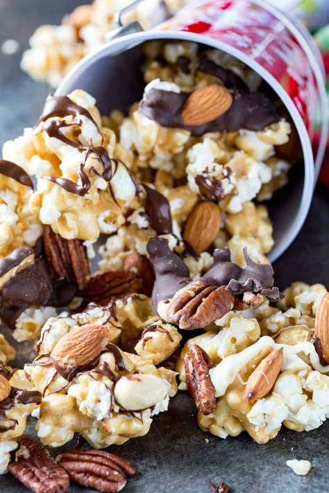 Fancy Popcorn, Coated Popcorn, Stop Snacking, Popcorn Recipes Easy, Moose Munch, Popcorn Mix, Popcorn Treats, Popcorn Snacks, Types Of Chocolate