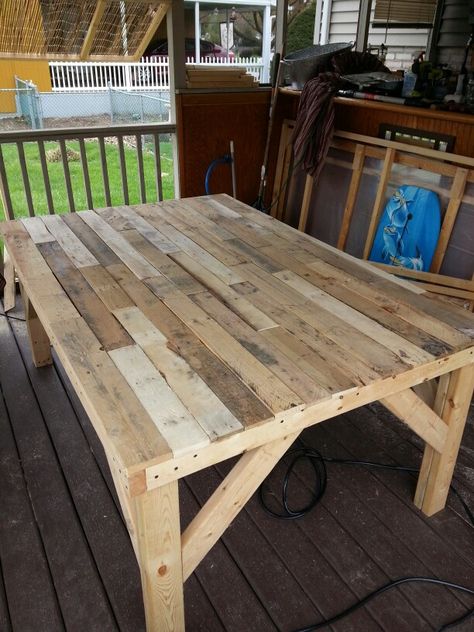 Outdoor dining table from Repurposed skids Pallet Dinner Table Diy, Pallet Dining Table Diy, Table From Pallets, Dinner Table Diy, Pallet Sheds, Wood Patio Table, Wood Bench Plans, Pallet Table Top, Diy Farmhouse Coffee Table