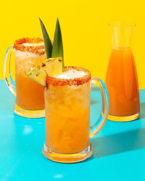 Follow my step-by-step guide and recipe to craft these sweet and tropical and flavorful spicy pineapple micheladas, they're easy to make! Michelada Mix, Michelada Recipe, Pineapple Drink, Spicy Pineapple, Tacos Al Pastor, Pineapple Drinks, Michelada, Summer Refreshments, Lime Wedge