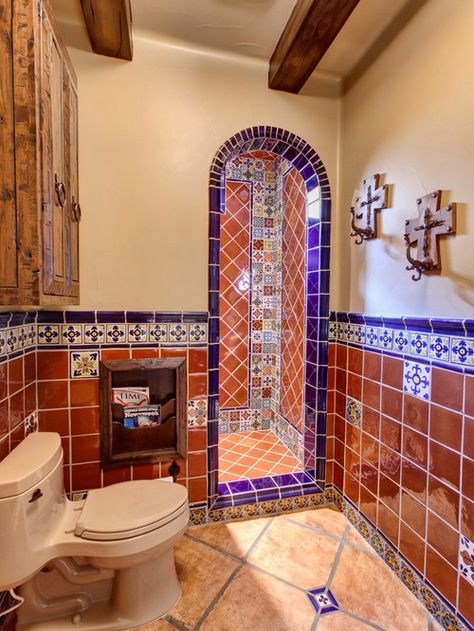 Mexican Style Bathroom, Spanish Style Interiors, Mexican Tile Bathroom, Spanish Style Home Interior, Spanish Style Bathrooms, Spanish Bathroom, Mexican Bathroom, Top Bathroom Design, Mexican Home Decor