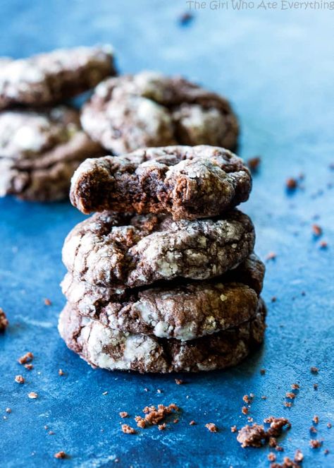 Chocolate Ooey Gooey Butter Cookies Ooey Gooey Butter Cookies, Chocolate Christmas Cookies, Gooey Butter Cookies, Gooey Chocolate Chip Cookies, Gooey Butter, Gooey Cookies, Lemon Cake Mixes, Butter Cookies Recipe, Chocolate Butter