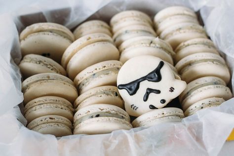 Star Wars Themed Birthday Party, Macaron Recipes, Macaron Filling, Star Wars Food, How To Make Macarons, French Macaron, May The Fourth Be With You, Star Wars Birthday Party, Macaroon Recipes