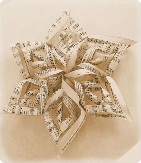 Music sheet star ornament Sheet Music Ornaments, Snowflakes Paper, Stary Papier, Banner Tutorial, Origami Money, Sheet Music Crafts, Christmas Party Crafts, Music Ornaments, Star Tutorial