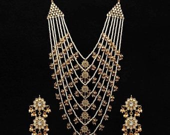 Indian bridal jwellery | Etsy IN Tikka Jewelry, Kundan Jewellery Set, Wedding Necklace Set, Bridal Necklace Set, Bollywood Wedding, Indian Jewelry Sets, Kundan Necklace, Bollywood Jewelry, Pakistani Jewelry