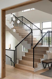 Modern European Home, Urban Farmhouse Designs, Urban Farmhouse Style, Transitional Staircase, Home Decor Ideas Kitchen, Scandinavian Cottage, Farmhouse Transitional, Home Decor Apartment, Decor Ideas Kitchen