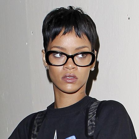 Rihanna Rihanna Glasses, Rihanna Pixie Cut, Rihanna Pixie, Rihanna Short Hair, Short Hair Pixie Cuts, Frame Eyeglasses, Bad Gal, Short Hair Styles Pixie, Pixie Hairstyles