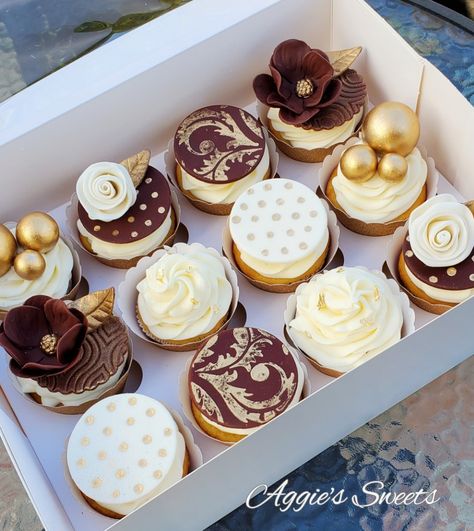 Brown, gold and white cupcakes Brown And Gold Sweet 16, Brown And White Cupcakes, Shades Of Brown Cupcakes, Brown Theme Dessert Table, White And Gold Cupcakes Birthdays, Elegant Cupcake Designs Gold, Gold Cookies, White Chocolate Cupcakes, Gold Cupcakes