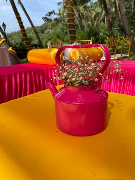 Diy Indian Centerpieces, Mehendi Table Decor Ideas, Haldi Table Decoration, Sangeet Table Decor, Mehendi Centerpieces, Haldi Centerpieces, Mehendi Table Decor, Mayra Decor, Haldi Carnival