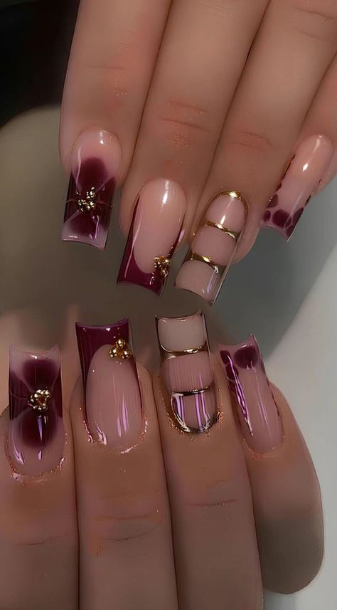 Pink Flower Charm Nails, Bold Nail Art Designs, Gold Square Acrylic Nails, Trendy 2025 Nails, Nail Inspo Trendy 2025, Kali Uchis Nails Inspired, Guyana Nails, Maneater Nails, Malta Nails