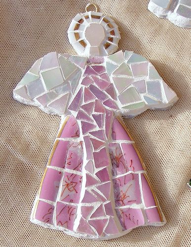 Christmas ornament - inspired by all of you who made those lovely mosaic pieces:-) Mosaic Angels, Christmas Mosaics, Mosaic Tile Art, Mosaic Art Projects, Mosaic Pieces, Angel Crafts, Mosaic Diy, Mosaic Projects, Christmas Ornaments To Make