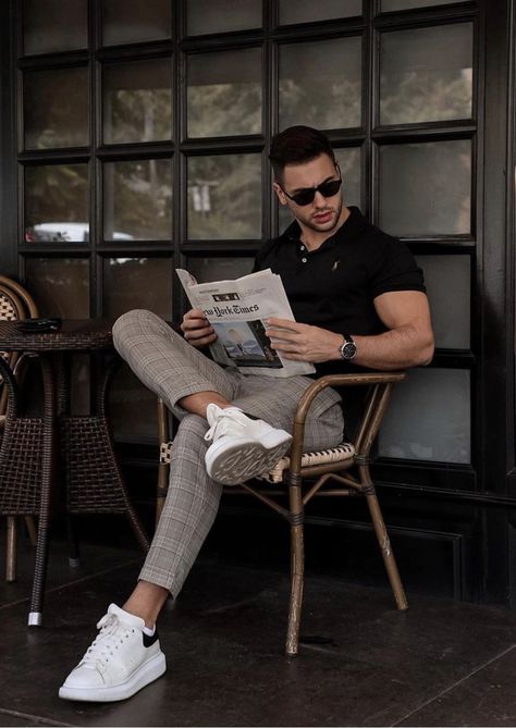 Mens Winter Fashion Outfits, Fashion Models Men, Mens Photoshoot Poses, Male Models Poses, Mens Casual Outfits Summer, Stylish Men Casual, Man Photography, Men Photography, Best Poses For Men